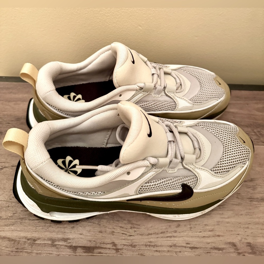 Nike women’s Sneakers Sz 8